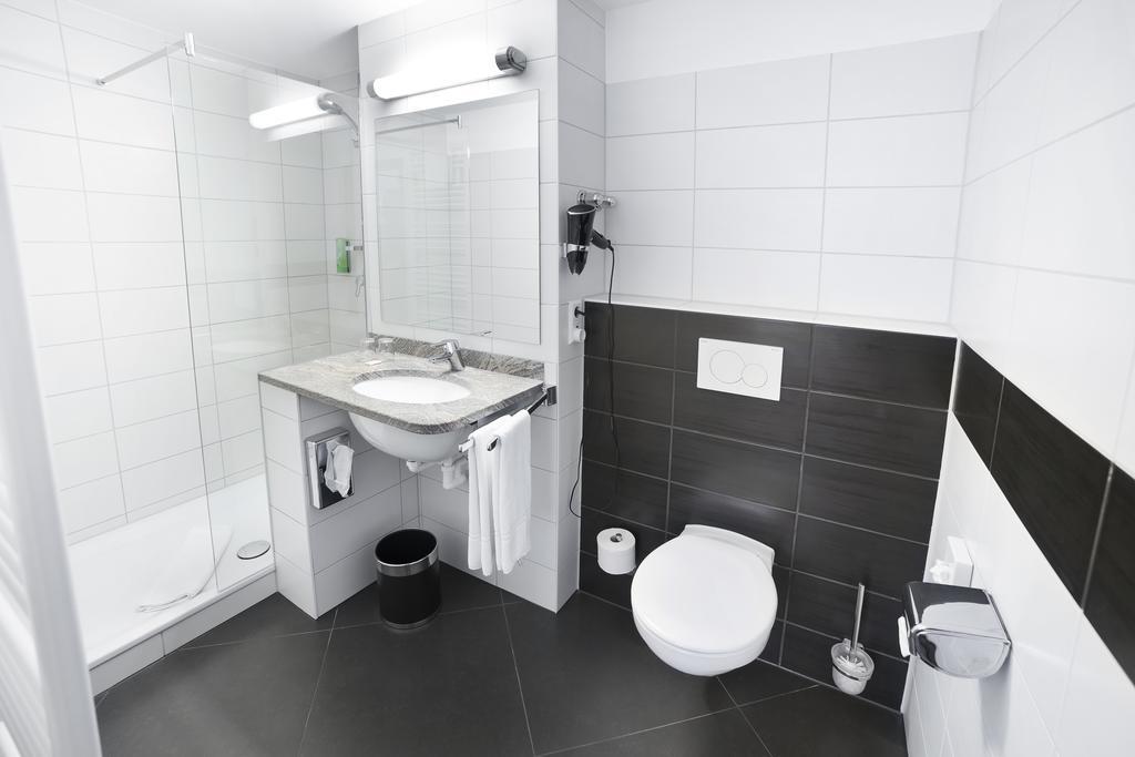 Hotel Krone Niefern-Öschelbronn Oda fotoğraf