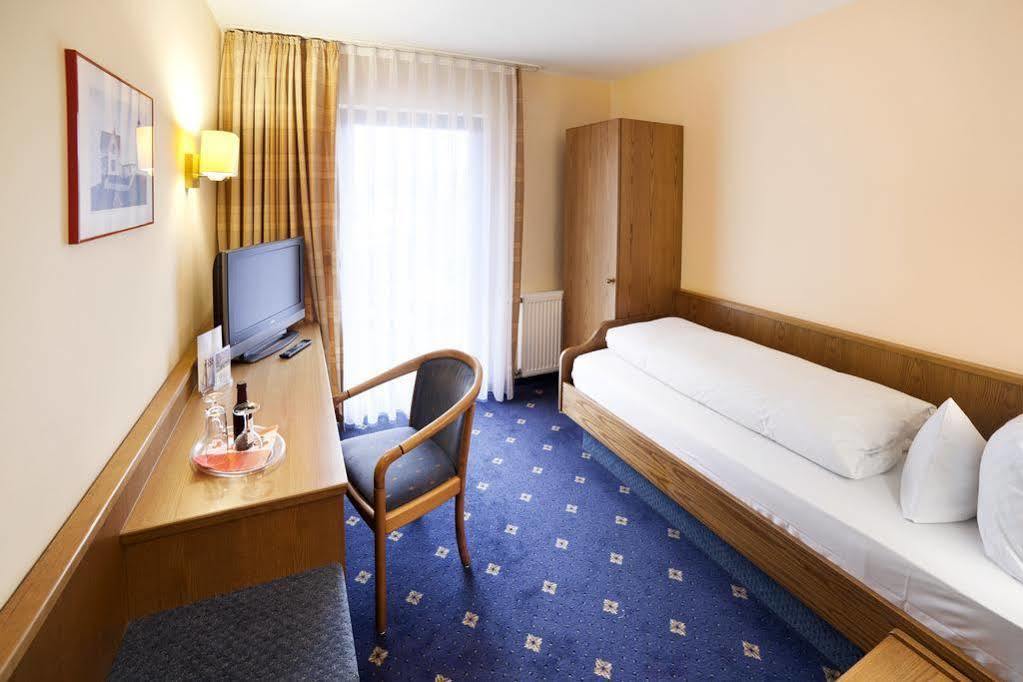 Hotel Krone Niefern-Öschelbronn Dış mekan fotoğraf
