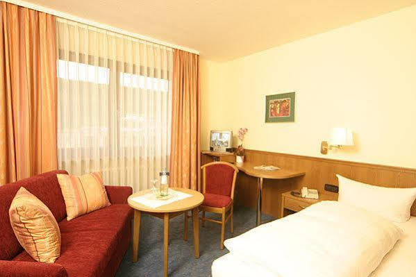 Hotel Krone Niefern-Öschelbronn Dış mekan fotoğraf
